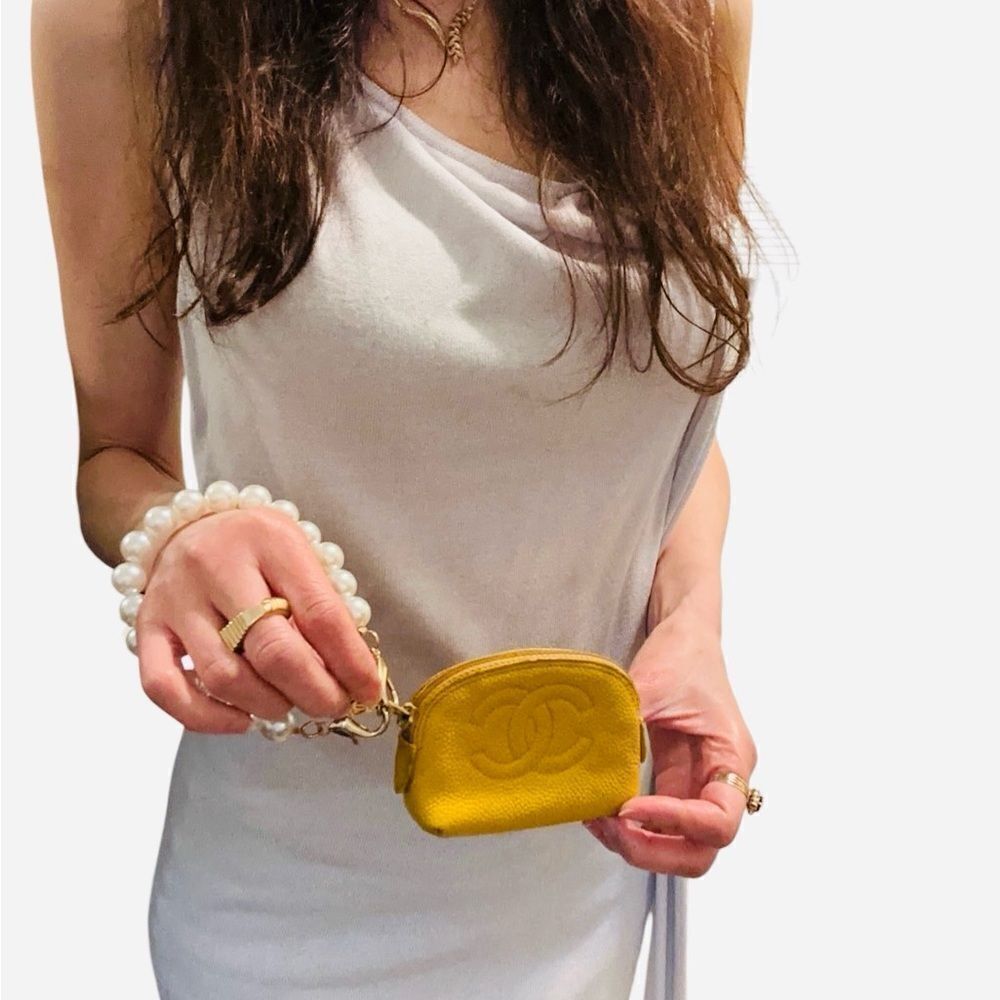 Chanel Yellow Cosmetic Bag with Iconic Logo - Picture 2 of 16